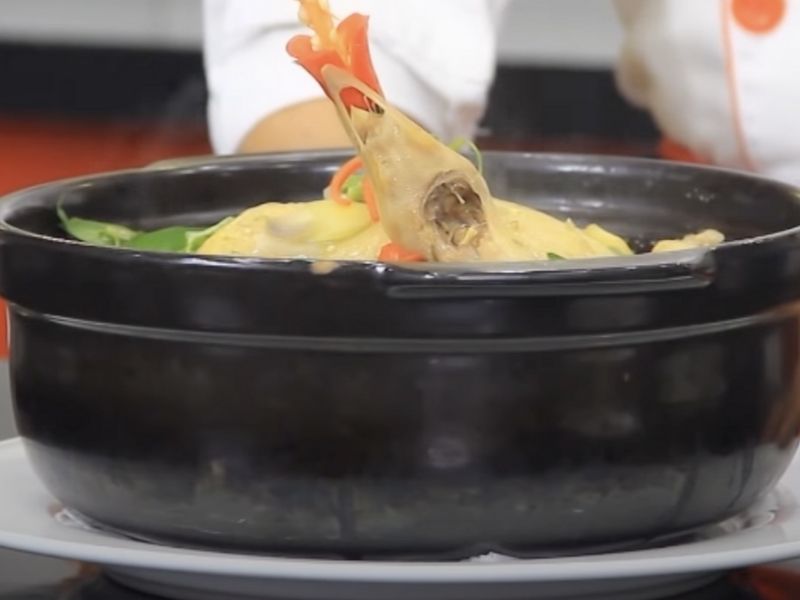 Gà tre nổ muối hột